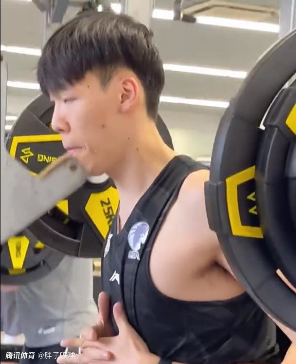 我看到球进了，接下来我知道我滑跪庆祝了！